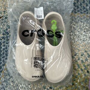 CROCS Echo Wave Clog Almond Tint